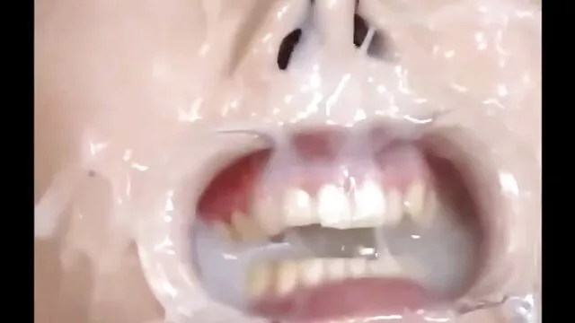 无声的打屁股，不剃光，避孕套 美丽的女孩性别的视频