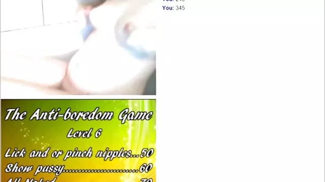 他妈的在浴室没有避孕套，两张照片。 马性别的视频