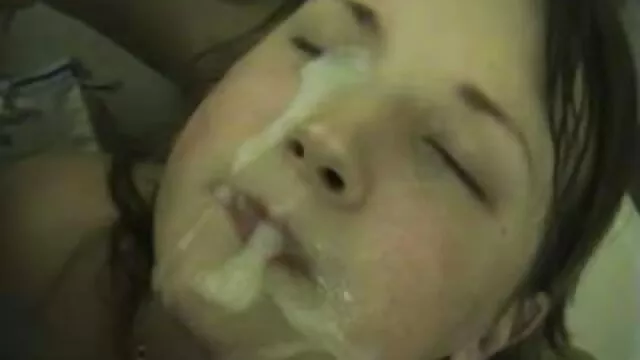 漂亮的婊子凯西Calvert被粗暴的性行为统治。处罚是困难的。 新的性爱视频下载