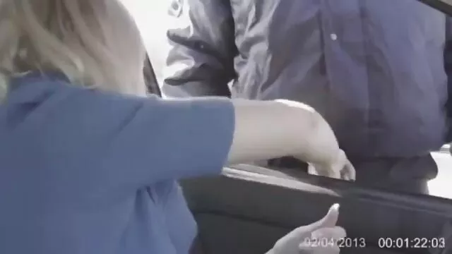 一个金发碧眼的变性人想和你分享一杯泥。 卡梅隆*迪亚兹色情
