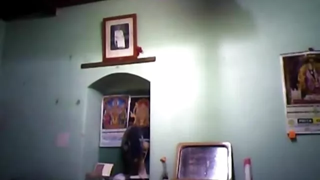 紧束缚，酷刑，拍摄的衣服 黑寡妇色情