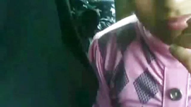 美丽的珍娜赛马和富人！ 牛仔裤色情